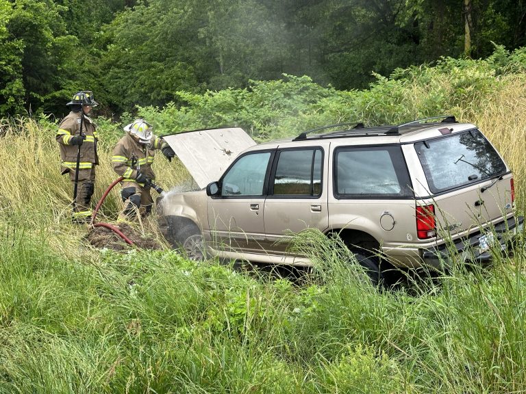 Single vehicle crash closes one lane of Hwy 211 near Seven Lakes