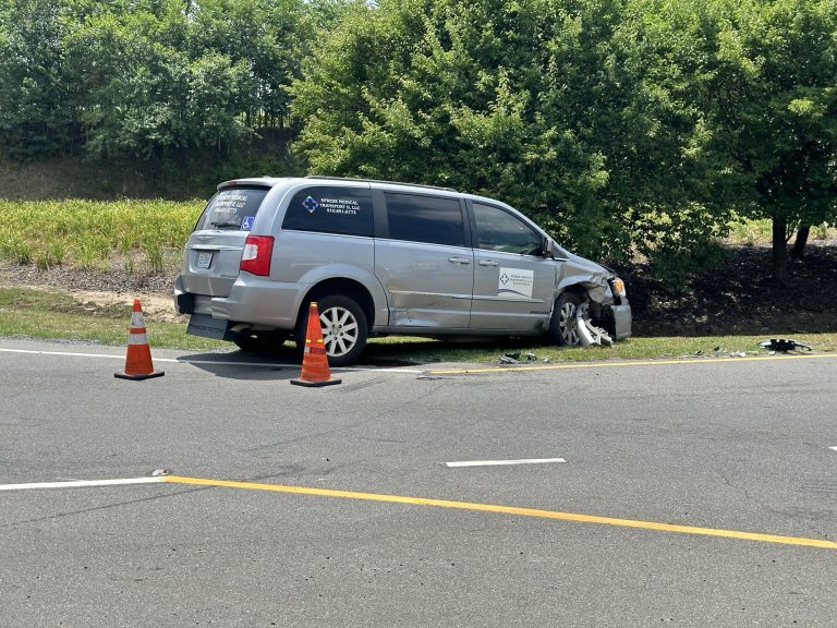 T-bone crash closes busy Carthage intersection
