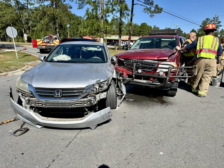 U.S. 1 southbound lanes blocked after Pinebluff crash