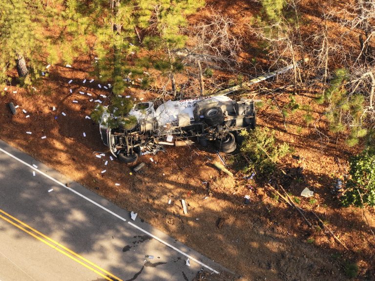 Propane truck crash, leak closes Linden Road