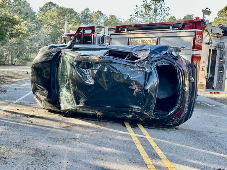 Single-vehicle rollover closes Roseland Road in Aberdeen