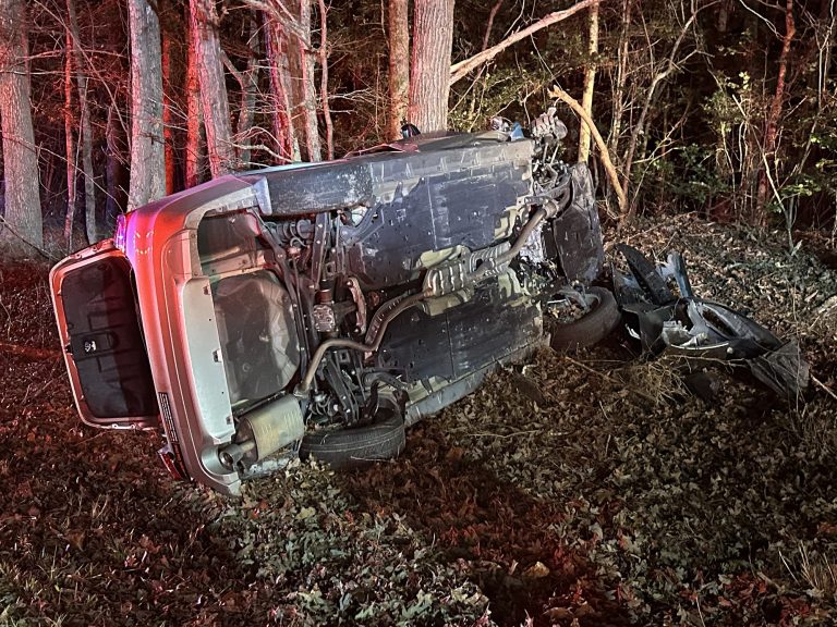 Car overturns in Lobelia Road crash