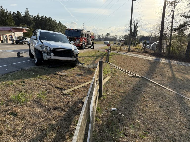 T-bone collision closes lane of Highway 15-501 near Carthage