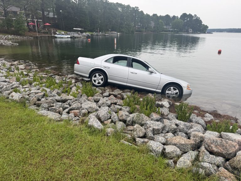 Driver loses consciousness, crashes car into Lake Auman