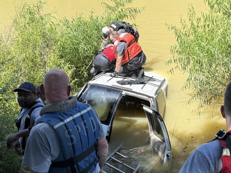Elderly couple rescued after SUV plunges into pond in Southern Pines
